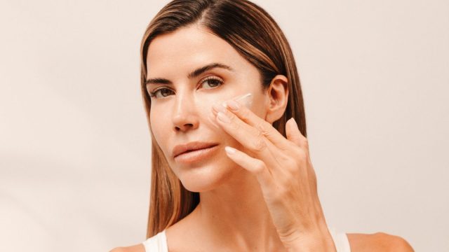 Babor 23742 Babor Amp Always On Model Martha How To Step 6 Moisturize